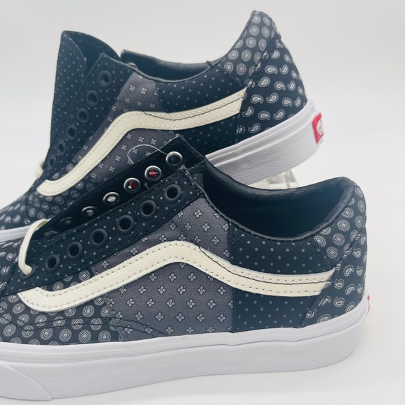 Vans Old Skool Shoes - Picture 5 of 7